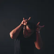 收听 Prod By Slick、观看音乐视频、阅读小传、查看巡演日期等 ！
