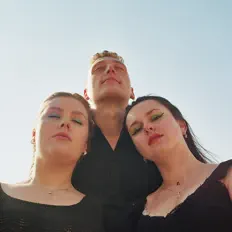 Escucha a After Arden, mira vídeos musicales, lee la biografía, consulta fechas de giras y mucho más.