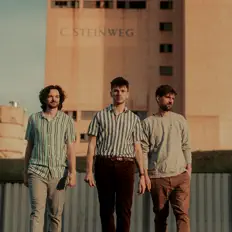 Ακούστε περιεχόμενο από Amber Green, παρακολουθήστε μουσικά βίντεο, διαβάστε το βιογραφικό, δείτε ημερομηνίες περιοδείας, και πολλά ακόμη!