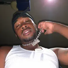 Poslechněte si interpreta YungPlaya, sledujte hudební videa, přečtěte si životopis, podívejte se na data turné a další informace.