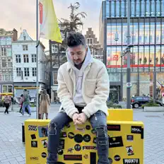 Escucha a Yohann Warren, mira videos musicales, lee su biografía, consulta las fechas de las gira y más.