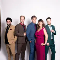 Dengarkan ESCUALO5, tonton video musik, baca bio, lihat tanggal tur & lainnya!