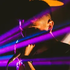 Écoutez Leva Colorful, regardez des vidéoclips, lisez la biographie, consultez les dates de tournée et plus encore !