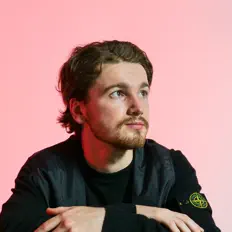 Escucha a C4SUAL, mira videos musicales, lee su biografía, consulta las fechas de las gira y más.