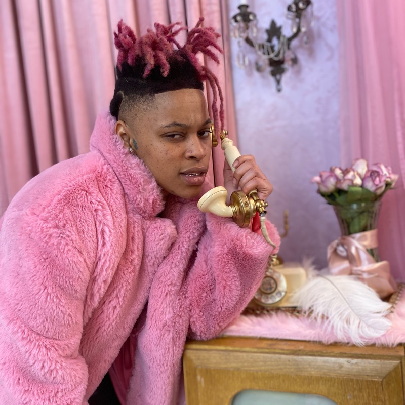 KueenD - Shake That a$$ (feat. lil.eaarl)