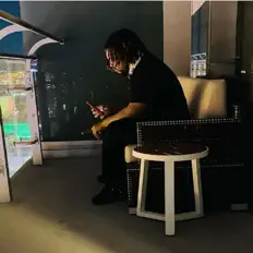 收听 Doe XO、观看音乐视频、阅读小传、查看巡演日期等 ！