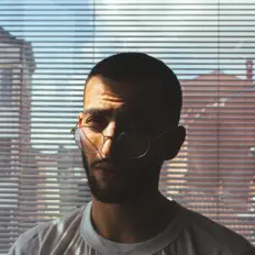 聆聽 Bensou、觀看音樂影片、閱讀小傳、查看巡演日期等！