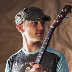 Ascolta Martin Haeuserer, guarda video musicali, leggi la biografia, vedi le date del tour & altro!