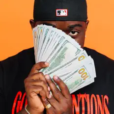 Écoutez KO, regardez des vidéoclips, lisez la biographie, consultez les dates de tournée et plus encore !