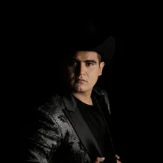 Ascolta Chuy Lopez, guarda video musicali, leggi la biografia, vedi le date del tour & altro!