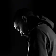 Hör dir Chef5x an, schau dir Musikvideos an, lies die Biografie, finde Tourdaten und mehr!