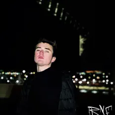 Hör dir RYF an, schau dir Musikvideos an, lies die Biografie, finde Tourdaten und mehr!