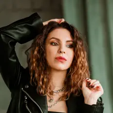 Poslechněte si interpreta Саша Стрела, sledujte hudební videa, přečtěte si životopis, podívejte se na data turné a další informace.