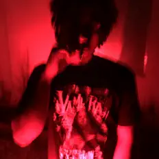 聆聽 Jayyloaf、觀看音樂影片、閱讀小傳、查看巡演日期等！