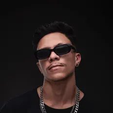 MAVIC을(를) 듣고, 뮤직 비디오를 보고, 약력을 읽고, 투어 일정 등을 확인하세요!