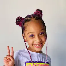 Ouça Aniya Simone, assista a videoclipes, leia a biografia, veja as datas das turnês e mais!