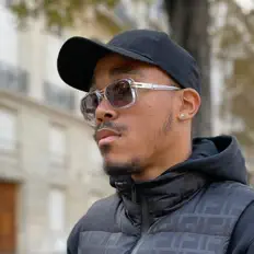 收听 ADNueve、观看音乐视频、阅读小传、查看巡演日期等 ！