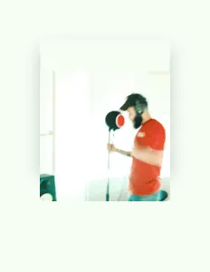 Poslechněte si interpreta SterlingGray, sledujte hudební videa, přečtěte si životopis, podívejte se na data turné a další informace.