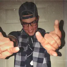 Snyd을(를) 듣고, 뮤직 비디오를 보고, 약력을 읽고, 투어 일정 등을 확인하세요!