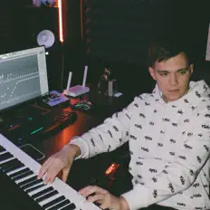 Poslechněte si interpreta JeezyWave, sledujte hudební videa, přečtěte si životopis, podívejte se na data turné a další informace.