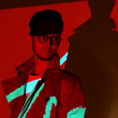 43aiを聴いたり、ミュージックビデオを鑑賞したり、経歴やツアー日程などを確認したりしましょう！