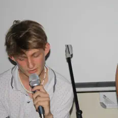 Poslechněte si interpreta Champp, sledujte hudební videa, přečtěte si životopis, podívejte se na data turné a další informace.