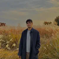 Ascolta undefined, guarda video musicali, leggi la biografia, vedi le date del tour & altro!