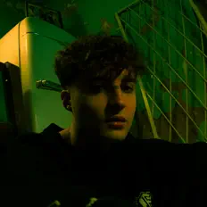 聆聽 кристиан、觀看音樂影片、閱讀小傳、查看巡演日期等！