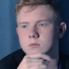 聆聽 Fronzo、觀看音樂影片、閱讀小傳、查看巡演日期等！