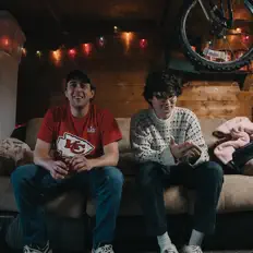 Dengarkan Happy Case Scenario, tonton video musik, baca bio, lihat tanggal tur & lainnya!