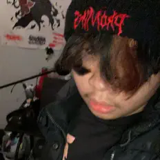 聆聽 VeyhaXO、觀看音樂影片、閱讀小傳、查看巡演日期等！