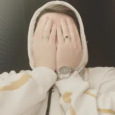 Poslechněte si interpreta DUM, sledujte hudební videa, přečtěte si životopis, podívejte se na data turné a další informace.
