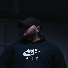 Escucha a Bondi, mira videos musicales, lee su biografía, consulta las fechas de las gira y más.