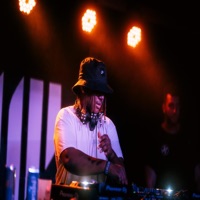 Isis Veiga - Single - Deejay Veiga