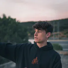 Listen to MOREN, watch music videos, read bio, see tour dates & more!