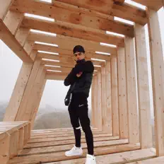 Ouça PAUX, assista a videoclipes, leia a biografia, veja as datas das turnês e mais!