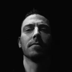 收听 Usmar、观看音乐视频、阅读小传、查看巡演日期等 ！