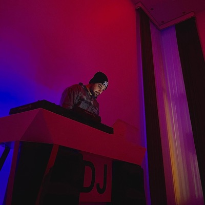 P021 - الفنان العربي