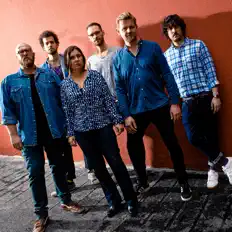 São Paulo Panic dinle, müzik videolarını izle, biyografisini oku, tur tarihlerini ve daha fazlasını gör!