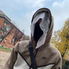 Poslechněte si interpreta Purple-J, sledujte hudební videa, přečtěte si životopis, podívejte se na data turné a další informace.