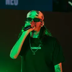 Dengarkan Uglymoss, tonton video musik, baca bio, lihat tanggal tur & lainnya!