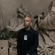Vince Popeを聴いたり、ミュージックビデオを鑑賞したり、経歴やツアー日程などを確認したりしましょう！