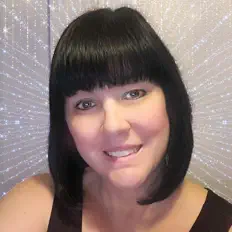 Dengarkan Lisa Beachy, tonton video musik, baca bio, lihat tanggal tur & lainnya!
