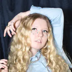 Hör dir Joselin an, schau dir Musikvideos an, lies die Biografie, finde Tourdaten und mehr!