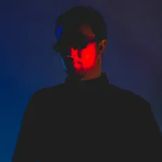 Аут을(를) 듣고, 뮤직 비디오를 보고, 약력을 읽고, 투어 일정 등을 확인하세요!