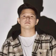 收听 KyMo、观看音乐视频、阅读小传、查看巡演日期等 ！