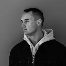 D Minor을(를) 듣고, 뮤직 비디오를 보고, 약력을 읽고, 투어 일정 등을 확인하세요!