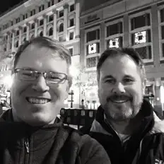 Hör dir Artefolk an, schau dir Musikvideos an, lies die Biografie, finde Tourdaten und mehr!