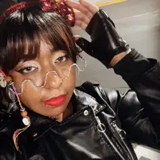 Écoutez FairySummers, regardez des vidéoclips, lisez la biographie, consultez les dates de tournée et plus encore !