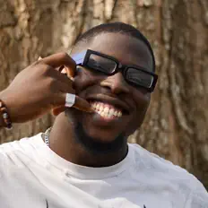 聆聽 Zegreh、觀看音樂影片、閱讀小傳、查看巡演日期等！